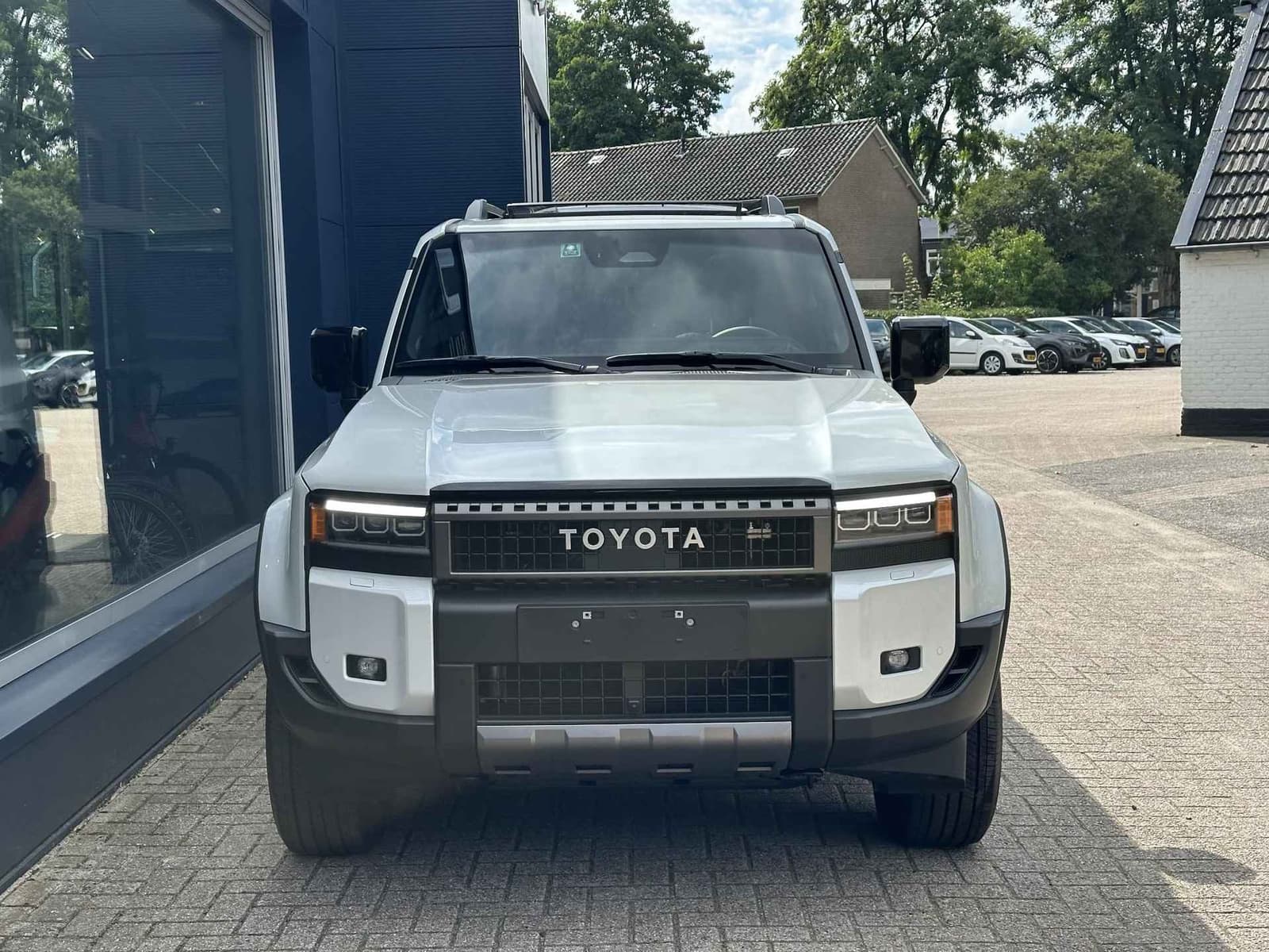 Toyota Land Cruiser 300